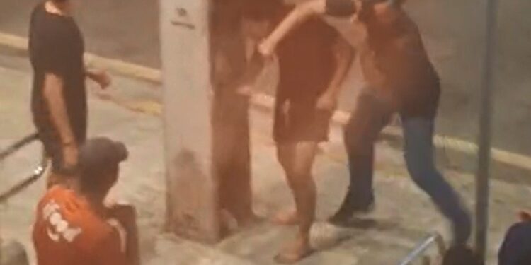 Vídeo mostra confusão e violência em briga envolvendo torcedores do Náutico em lanchonete no Recife