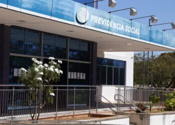 PF apreende R$ 287 mil em dinheiro vivo dentro de sacos de lixo na casa de servidor do INSS