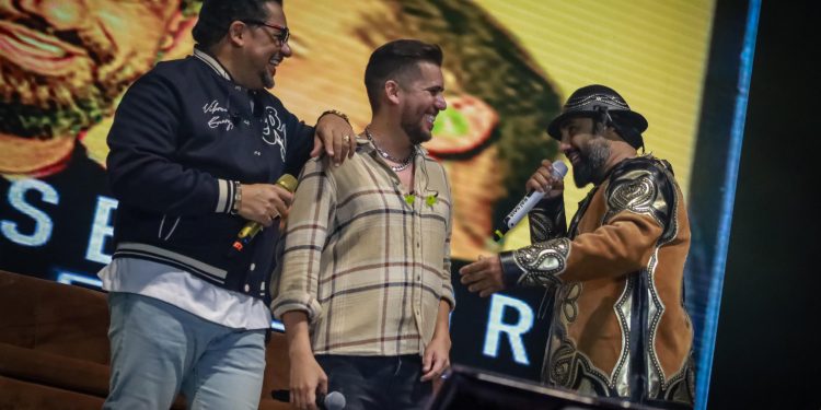 Com quase R$ 1 milhão, Trio À Vontade lidera ranking dos cachês do São João em PE; saiba como consultar valores