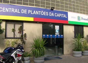 Assaltantes de casa de jogos trocam tiros com policiais em perseguição no Recife; dois homens são presos