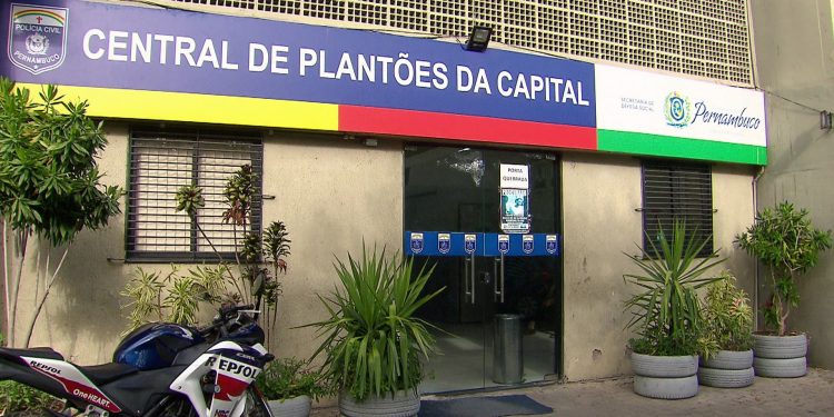 Assaltantes de casa de jogos trocam tiros com policiais em perseguição no Recife; dois homens são presos