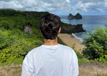 Trabalho sem folga e saudade da família afetam saúde mental em Fernando de Noronha